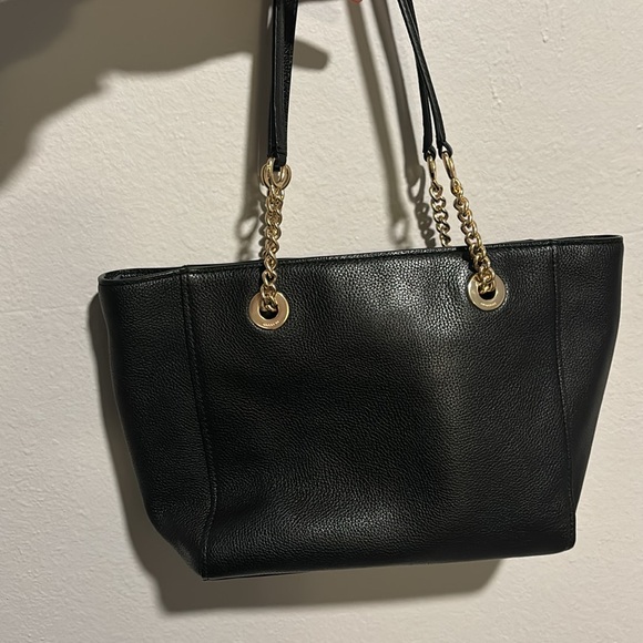 Coach Pebbled Tote With Gold Link Chain - Picture 2 of 6